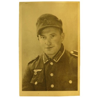 German Jäger- Unteroffizier portrait in M 42 tunic and Gebirgsjäger Kepi. Espenlaub militaria